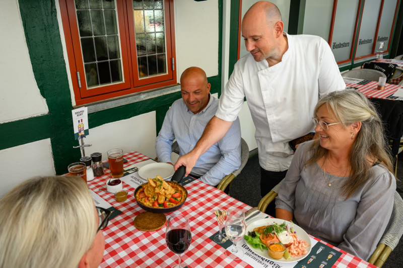 Smag vores klassisk fynske æggekage